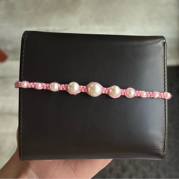 Handmade woven friendship bracelet pink with fake pearl beads - Picture 2 of 12